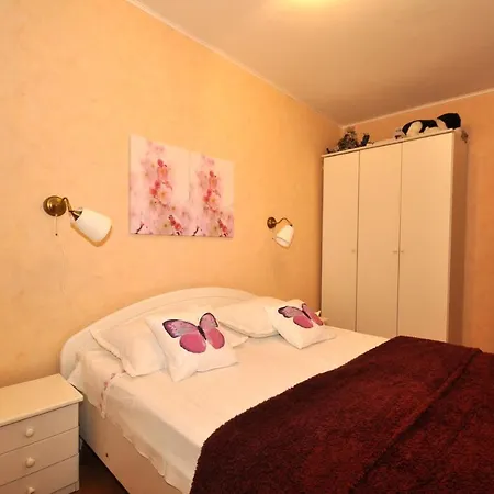 Domenica Apartment *